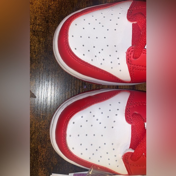 red/white university dunks - Picture 3 of 3
